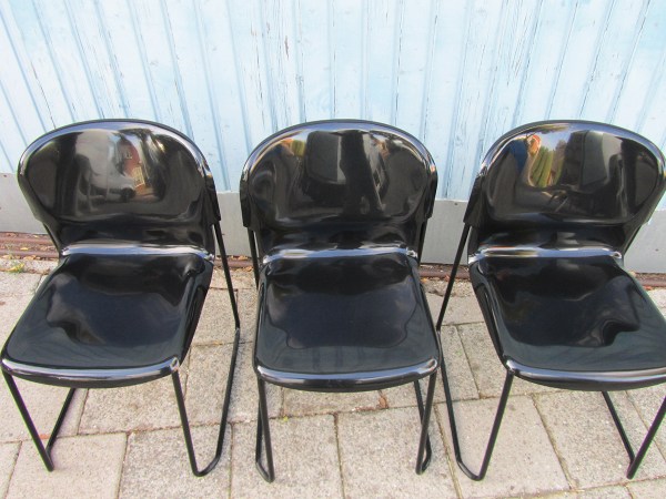 3 zwarte retro design stoelen Gerd Lange Drabert