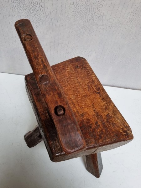 wabi-sabi-kinder-stoeltje-primitief-doorleefde-patine-handmade-small-chair-children-rustic-weathered-00008