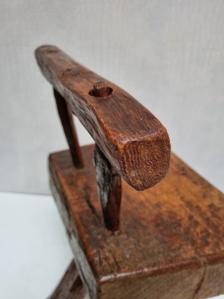 wabi-sabi-kinder-stoeltje-primitief-doorleefde-patine-handmade-small-chair-children-rustic-weathered-00009