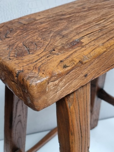wabi-sabi-krukje-primitief-doorleefde-patine-handmade-stool-rustic-weathered-00003