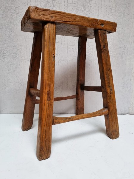 wabi-sabi-krukje-primitief-doorleefde-patine-handmade-stool-rustic-weathered-00005