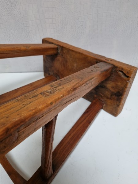 wabi-sabi-krukje-primitief-doorleefde-patine-handmade-stool-rustic-weathered-00006