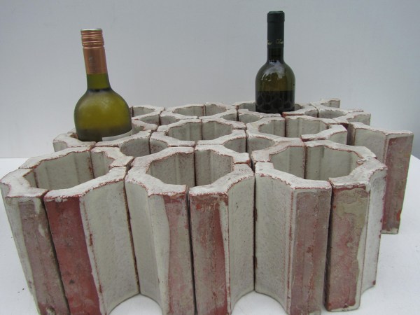 wijnkelder-wijnwand-wijnwinkel-vintage-wijnen-wijnopslag-interieur-tegels-kasteelwijn-antieke-wine-storage-cellar-2