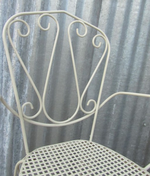 Witte, brocante, ijzeren, armstoelen