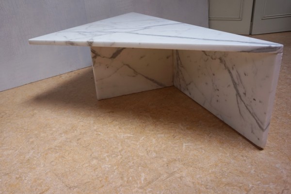 witte-marmeren-hoektafel-hoek-salontafel-vintage-white-marble-cornertable-triangle-coffee-table-Carrara-04