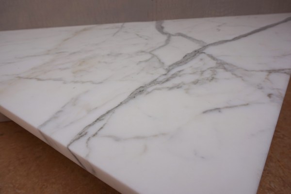 witte-marmeren-hoektafel-hoek-salontafel-vintage-white-marble-cornertable-triangle-coffee-table-Carrara-06