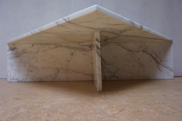 witte-marmeren-hoektafel-hoek-salontafel-vintage-white-marble-cornertable-triangle-coffee-table-Carrara-07