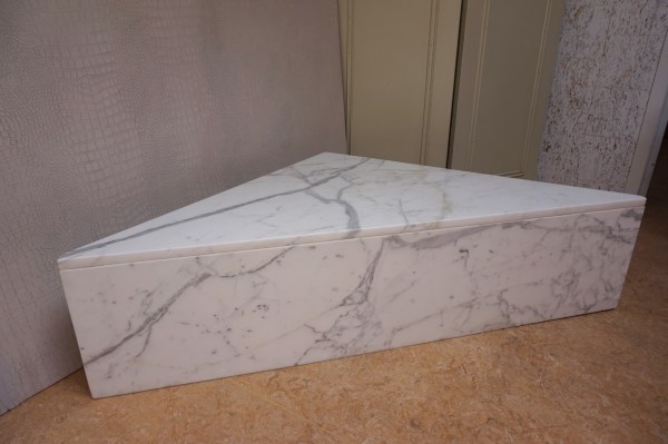 witte-marmeren-hoektafel-hoek-salontafel-vintage-white-marble-cornertable-triangle-coffee-table-Carrara-09