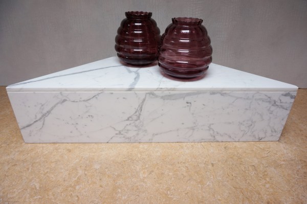 witte-marmeren-hoektafel-hoek-salontafel-vintage-white-marble-cornertable-triangle-coffee-table-Carrara-13