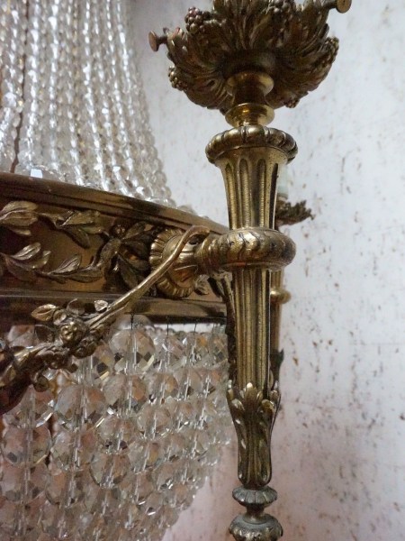 antieke-zakkroonluchter-sac-a-perle-kroonluchter-kristallen-Louis-XVI-Empire-crystal-beaded-basket-chandelier