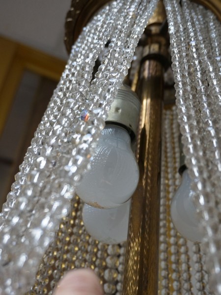 antieke-zakkroonluchter-sac-a-perle-kroonluchter-kristallen-Louis-XVI-Empire-crystal-beaded-basket-chandelier