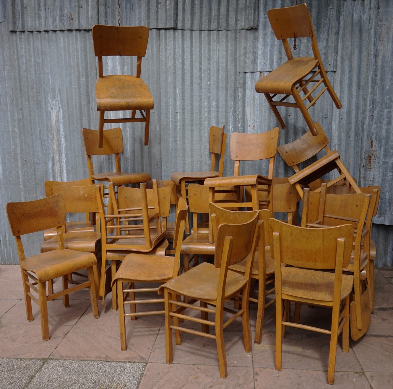 twijfel vertalen Gecomprimeerd Partij industriele vintage houten cafestoelen, horeca stoelen